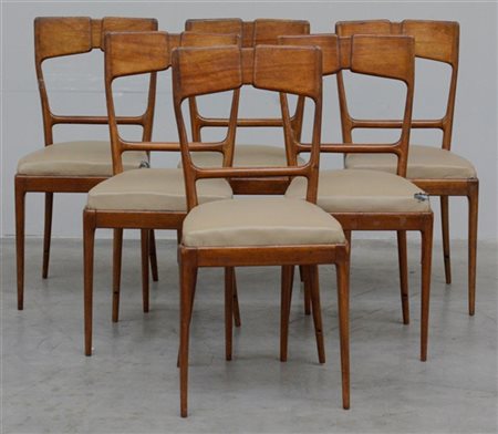 Lotto composto da sei sedie con struttura in legno, schienale a giorno, seduta
