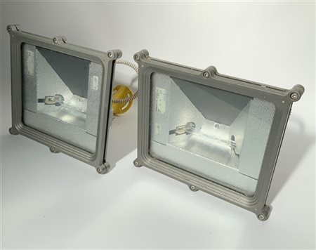 Renzo Piano Coppia di lampade a parete modello "Lingotto". Produzione I-Guzzini,