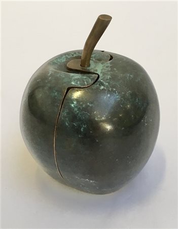 Augustin Alaman "Senza titolo" 
scultura in bronzo in tre parti raffigurante una