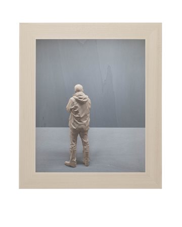 Peter Demetz (Bozen/Bolzano 1969) Who i am, 2017;Box in legno, neon, 70 x 60...