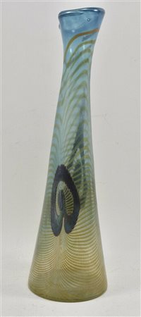 Erwin Eisch (1927 - …) Vase;In vetro acquamarina con inclusioni rubino a...