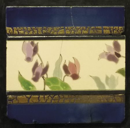 Fornace Guerra – Gregorj Piastrella, 1900/1910;A motivo di fiori a smalti...