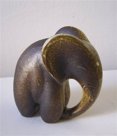 Elfride Balzar-Kopp (1904 - 1983) Elefante;In gres al sale realizzato negli...