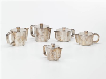 Gio Ponti (1891 – 1979) Set di 5 lattiere, 1936;In alpacca, 18 x 11 x 10 cm,...