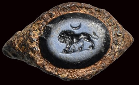 A roman nicolo intaglio set  in  an ancient iron fragmentary ring. Lion with crescent moon. 