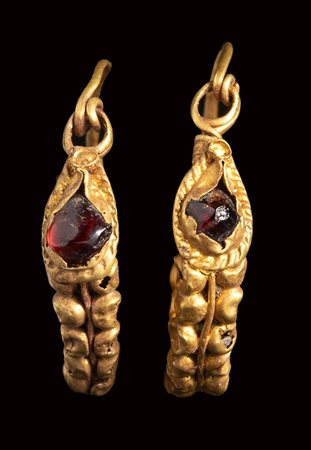 A roman pair of gold earring with garnets.