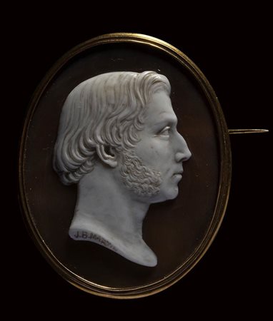 A 18K gold brooch set with a shell cameo signed JB Martin. Male portrait. 