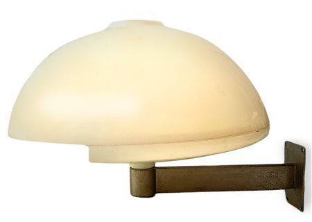 Appliques, produzione italiana, attrib. A Guzzini. Struttura in ottone...