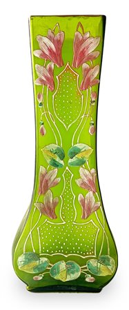 Vaso in vetro nei toni del verde con decoro floreale. produzione francese....