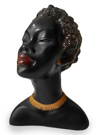Mezzo busto in gesso patinato nero raffigurante abissinia, produzione...