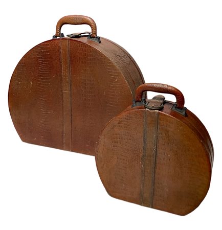 Cappelliera e necessaire in pelle di alligatore, inizi XX secolo. Cappelliera...