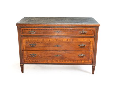 Cassettone e coppia di comodini in noce e palissandro, Toscana, fine del...