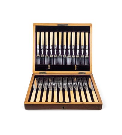 Servizio di posate in metallo argentato - composto da dodici forchette ed...