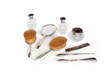 Servizio da toletta in argento e tartaruga, argenteria Serra Roma - composto...