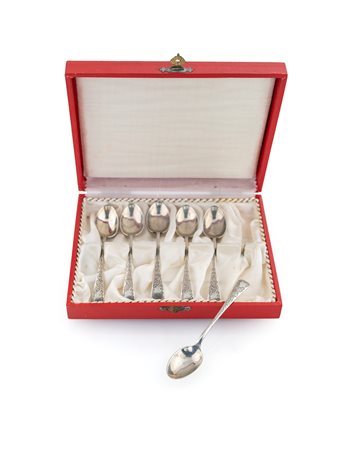 Sei cucchiaini da caffè in argento, Sheffield 1906 - con decorazione incisa a...