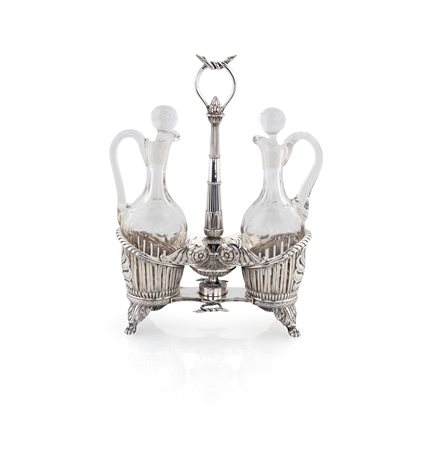 Oliera in argento, XIX secolo - caratterizzata da scanalature e motivi...