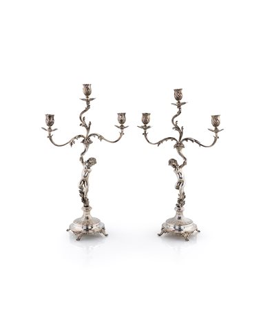 Coppia di candelabri in argento a tre fiamme, fine anni Quaranta/inizio Anni...