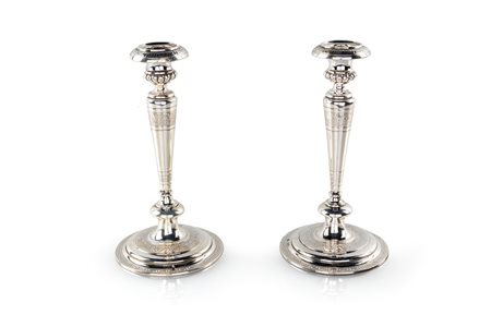 Coppia di candelieri in argento, Vienna 1880 ca., argentiere Vincent Mayer's...