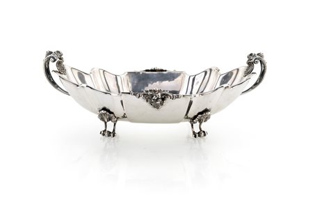 Centrotavola in argento, Milano, 1935/1945 - a forma di navicella con profilo...