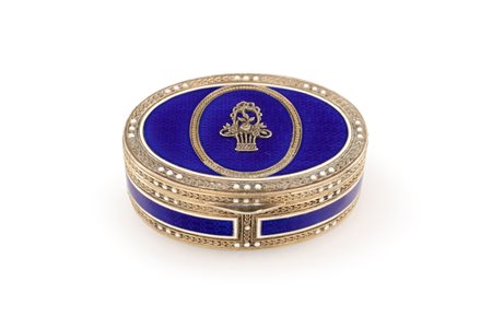 Tabacchiera in argento e smalto blu, Vienna, epoca Liberty - di forma ovale...