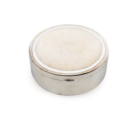 Scatola circolare in argento, Napoli, prima metà del XX secolo, argentiere A....