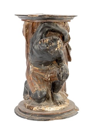 Piedistallo in legno scolpito e laccato, XVII secolo - con figura di fauno...