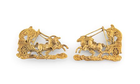 Coppia di antichi fregi in bronzo dorato - concepiti per essere disposti vis...