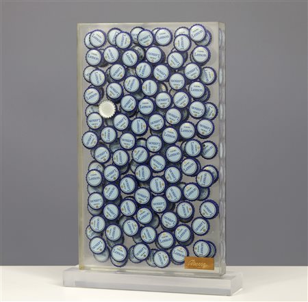 Fernandez Arman , Senza titolo , Inclusione di tappi, plexiglass