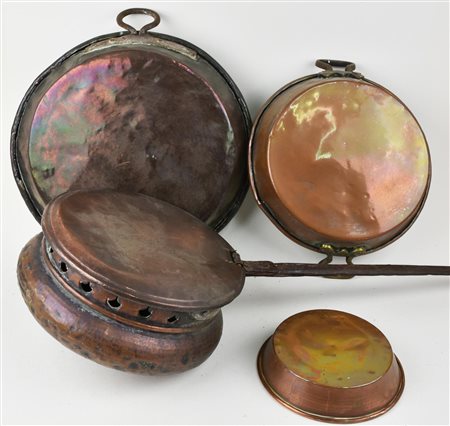 LOTTO COMPOSTO DA 4 OGGETTI IN RAME Italia, fine XIX secolo Difetti e rotture