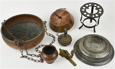 LOTTO COMPOSTO DA 6 OGGETTI in rame e ottone Italia, fine XIX secolo Difetti...