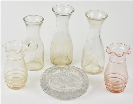 LOTTO DI OGGETTI IN VETRO Italia, inizio XX secolo Difetti