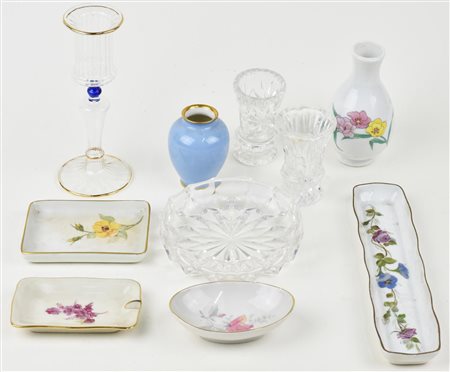 LOTTO DI OGGETTI VARI in ceramica e vetro Italia, meta' XX secolo Difetti