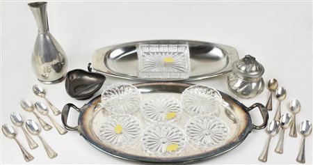 LOTTO DI OGGETTI VARI composto da vassoio, zuccheriera e cucchiaini in...