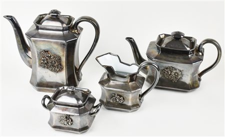 SERVIZIO DA CAFFE' E THE in ceramica argentata composto da teiera,...