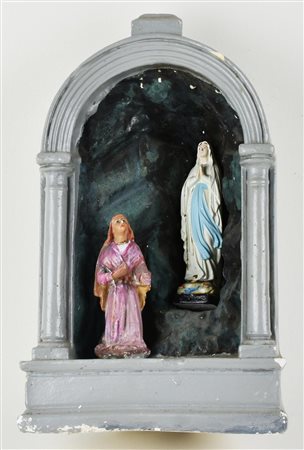 EDICOLA VOTIVA in gesso raffigurante la Madonna di Lourdes con Bernadette...