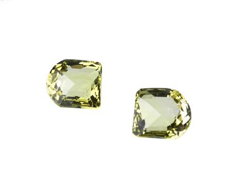 COPPIA DI QUARZI LEMON DI CT 25.51 di forma sagomata, taglio briolette e...