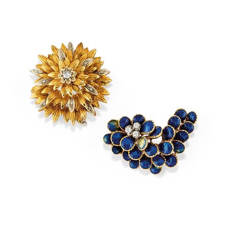 Due spille con smalto e diamanti