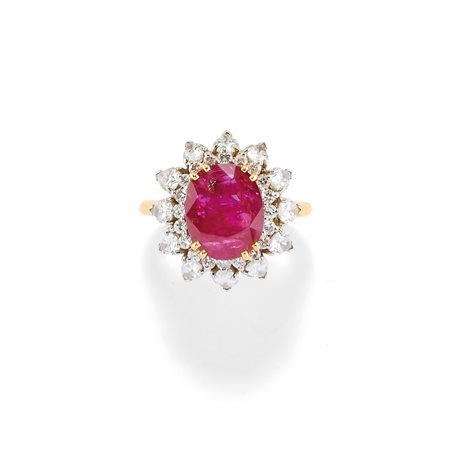 Anello con rubino e diamanti