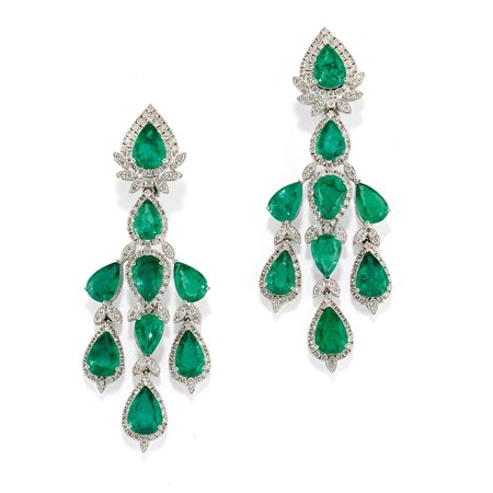 Orecchini pendenti con smeraldi e diamanti