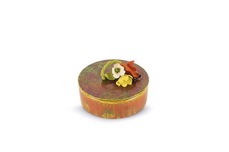 LENCI - Scatola con coperchio in ceramica. Manico in pannolenci. Marcata alla...