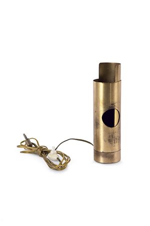 LAMPADA - Lampada da tavolo in ottone. Luce regolabile con schermo girevole....