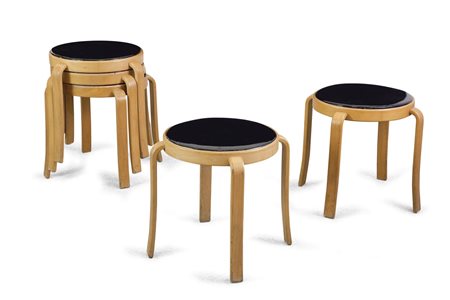 THYGESEN RUD, SORENSEN JONNY - Cinque sgabelli in legno di faggio curvato....