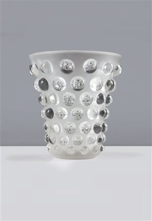 LALIQUE RENE' - Vaso in vetro parzialmente sabbiato. Firma ad acido R....