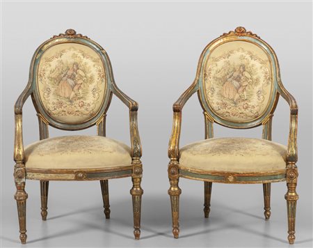 Coppia di poltrone Luigi XVI in legno intagliato 