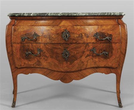 Comò Luigi XV a due cassetti movimentato sul 