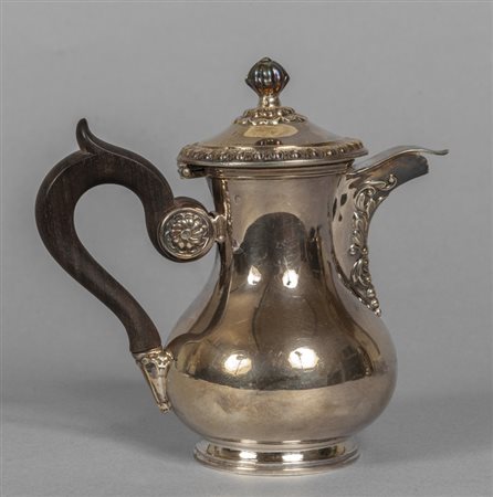 Lattiera in argento, sec.XIX<br>h.cm.11,5