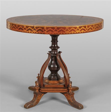 Tavolino lastronato in mogano ed intarsiato in 