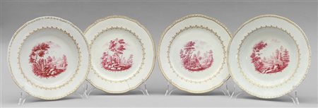 Due piatti piani e due fondi in porcellana 