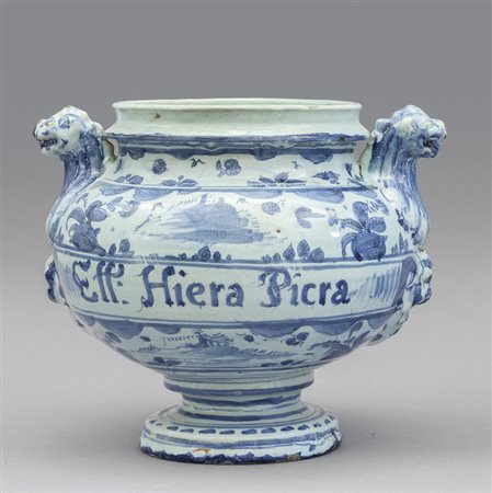 Idria in maioica bianca e blu decorata con 