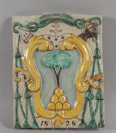 Placca in maiolica con stemma con albero verde 
